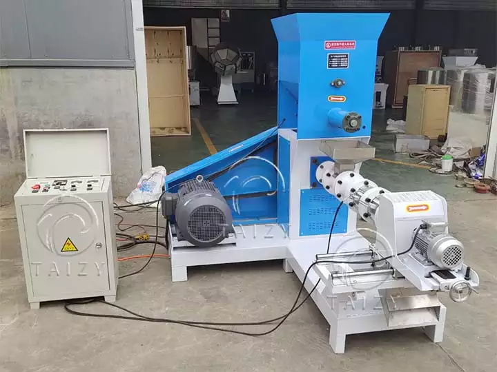 Small fish feed pelleting machine sold to Guinea