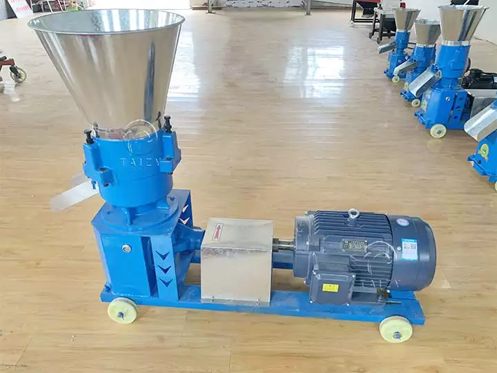 Animal feed pellet mill