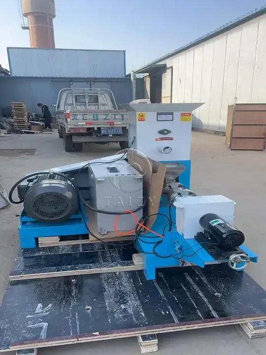 Fish feed pellet machine