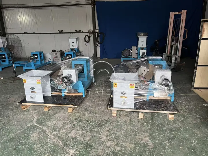 Brunei Client Purchases 2 Sets Of Dgp-60 Mini Floating Fish Feed Machines 4 Fish feed machine packaging