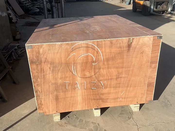 Shipment Of Dgp-70 Fishing Pellet Making Machine To Syria 4 Fish food machine in wooden package